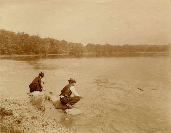 Ellen Swallow Richards gathering the scum on Jamaica Pond, Boston, Massachusetts, June 12, 1901. Ellen Swallows Richards Papers.