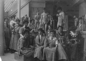 Alice Morgan Wright with others in sculpture studio, Paris, n.d.
