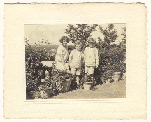 Violet, Edward, and Herbert Bodman, Jr., 1929