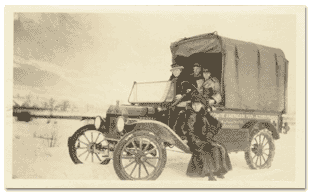 Theodora Dunham and other AFFW volunteers in France, 1916