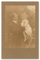 Philip Leslie Hale with daughter Nancy, 1909