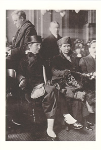 Margaret Sanger with sister Ethel (Higgins) Byrne in court, 1916