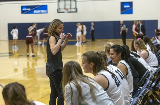 Lynn Hersey talking to players on the basketball court