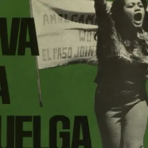 A poster reading "VIVA LA HUELGA"