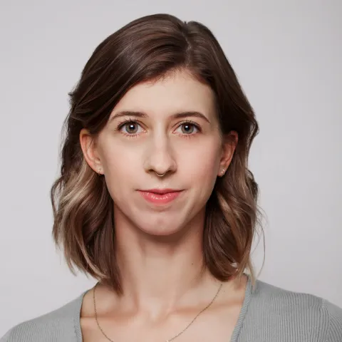 Lindsey Jones M F A 27 Smith College