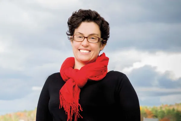 Laura Haynes headshot