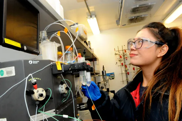 Melody Cao in a science lab