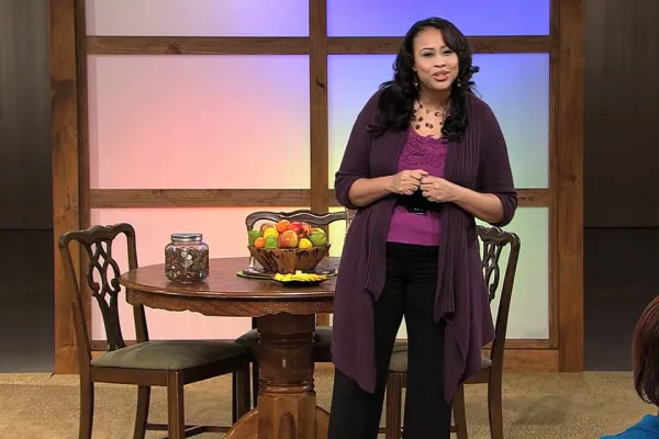 Michelle Singletary speaking to an audience