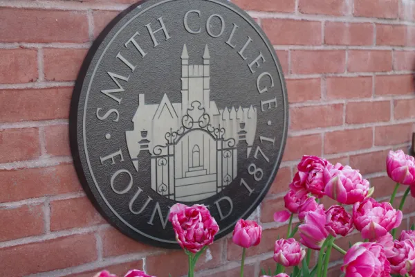 Smith College seal with pink doubled tulips