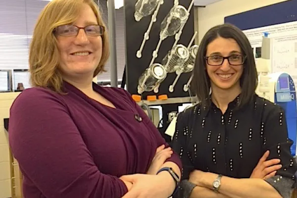Rebecca Taylor '16 (left) and Lisa Mangiamele, assistant professor of biological sciences, in the lab at Smith.