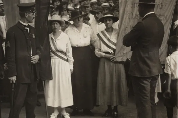 Arrest of White House pickets Catherine Flanagan of Hartford, Connecticut (left), and Madeleine Watson of Chicago, 1917