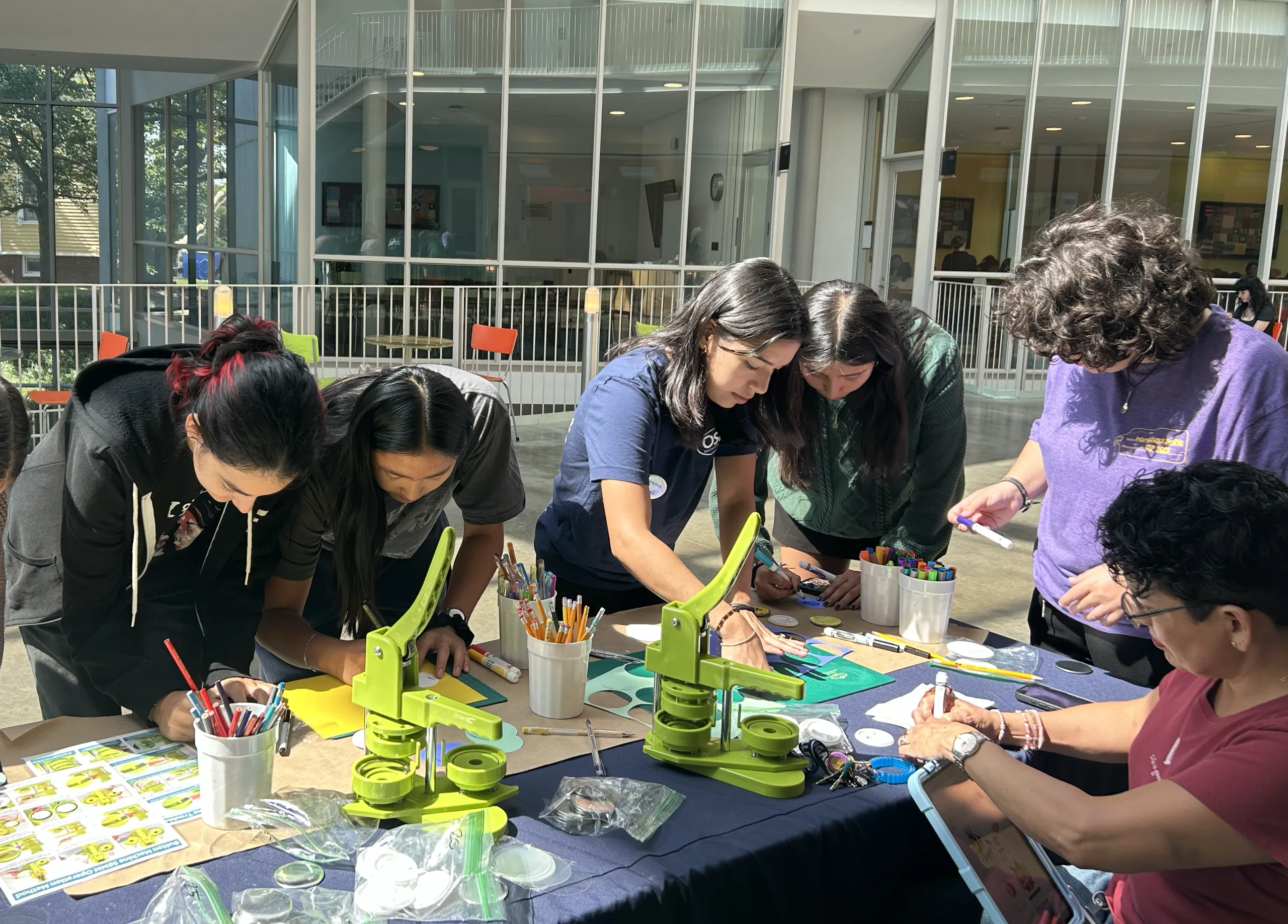 Students making pins during First Week
