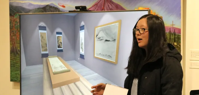 A student in Professor Yanlong Guo’s course introducing her virtual gallery