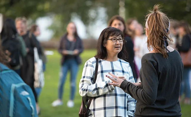 Maya Lin speaks to a student