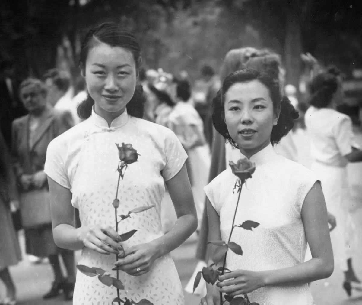 Two students holding roses on Ivy Day.