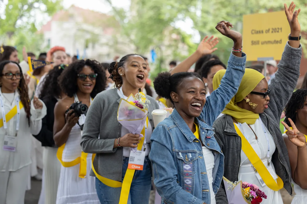 Smithies cheer during the alumnae parade during Reunion II