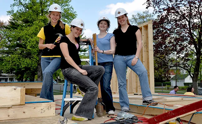 Students work for Habitat for Humanity